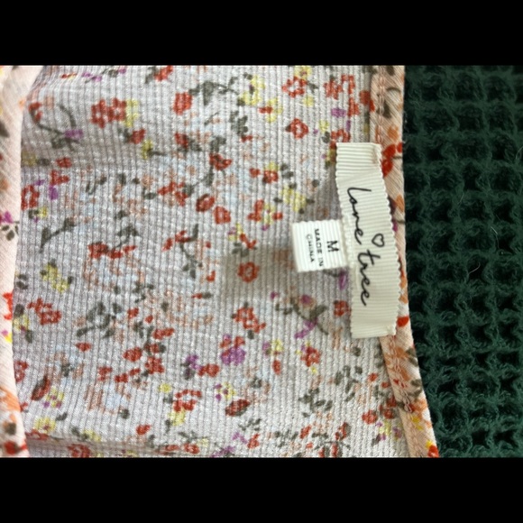 Boutique Floral Crop Top - Picture 2 of 2